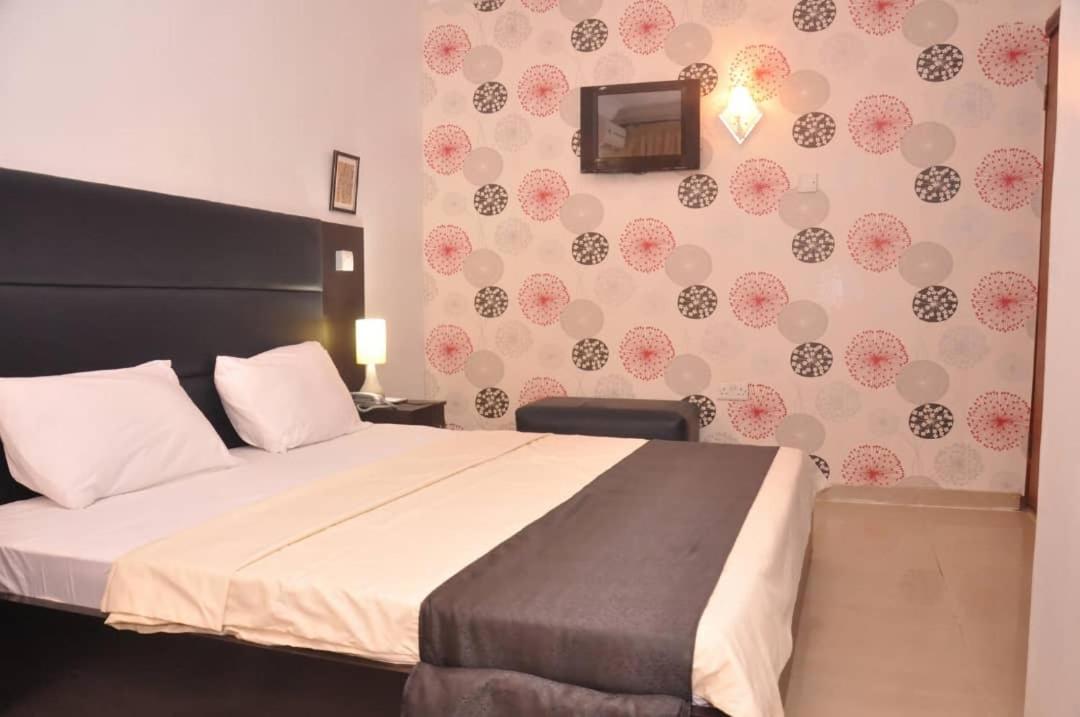 Royal Kaft Hotel Ikorodu Dış mekan fotoğraf